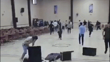 בחמת זעם: אסלאמיסטים קיצוניים פוצצו קונצרט בסוריה והשחיתו את ציוד ההגברה באולם | צפו