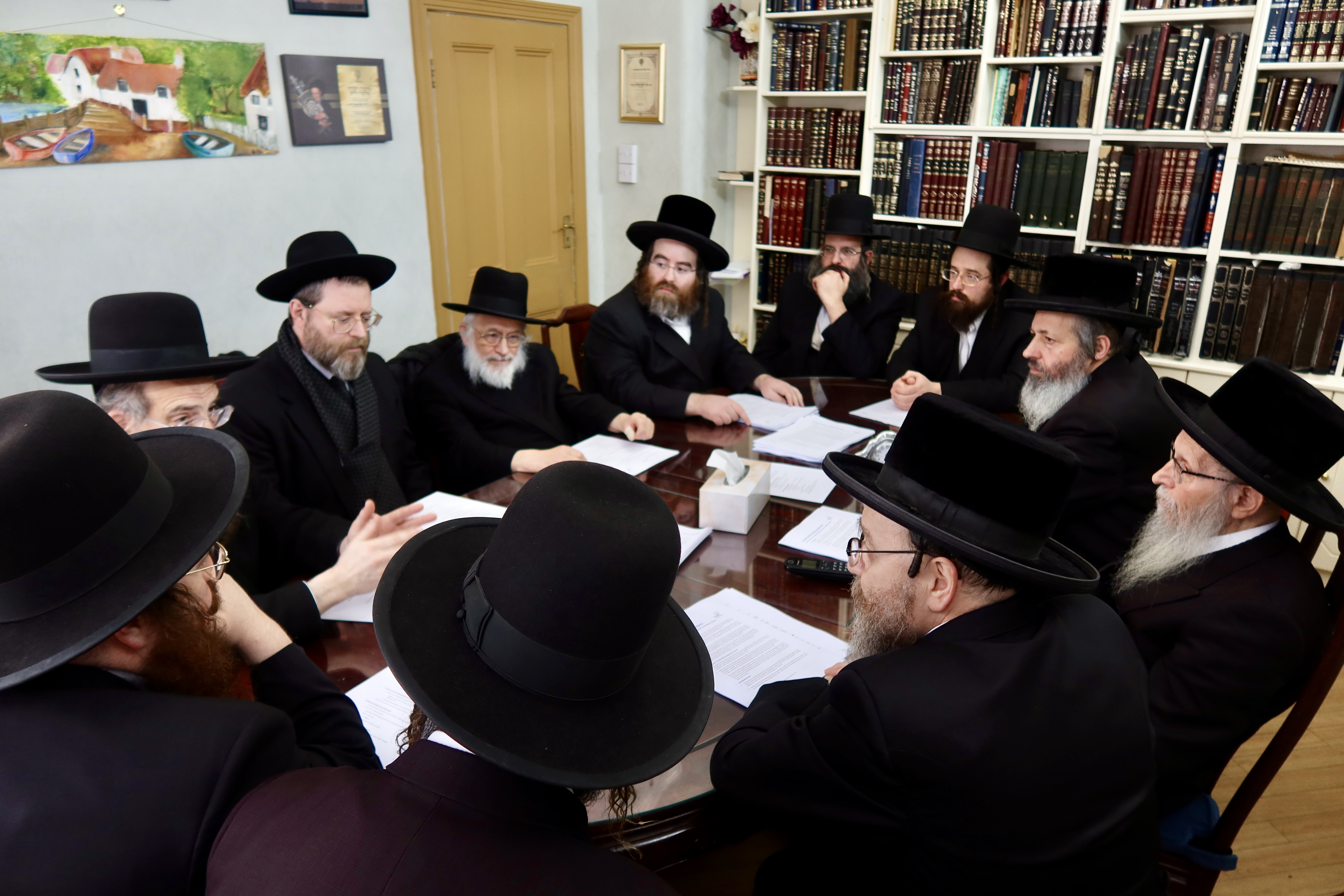 המאבק על החינוך הטהור בלונדון | הרבנים הכריעו; עותרים לבית המשפט העל ...