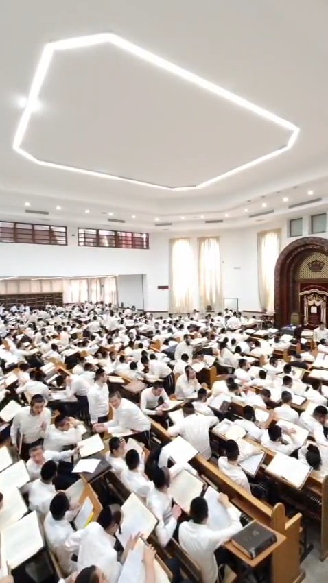פתיחת זמן אלול בישיבת סלבודקה במעמד ראשי הישיבה