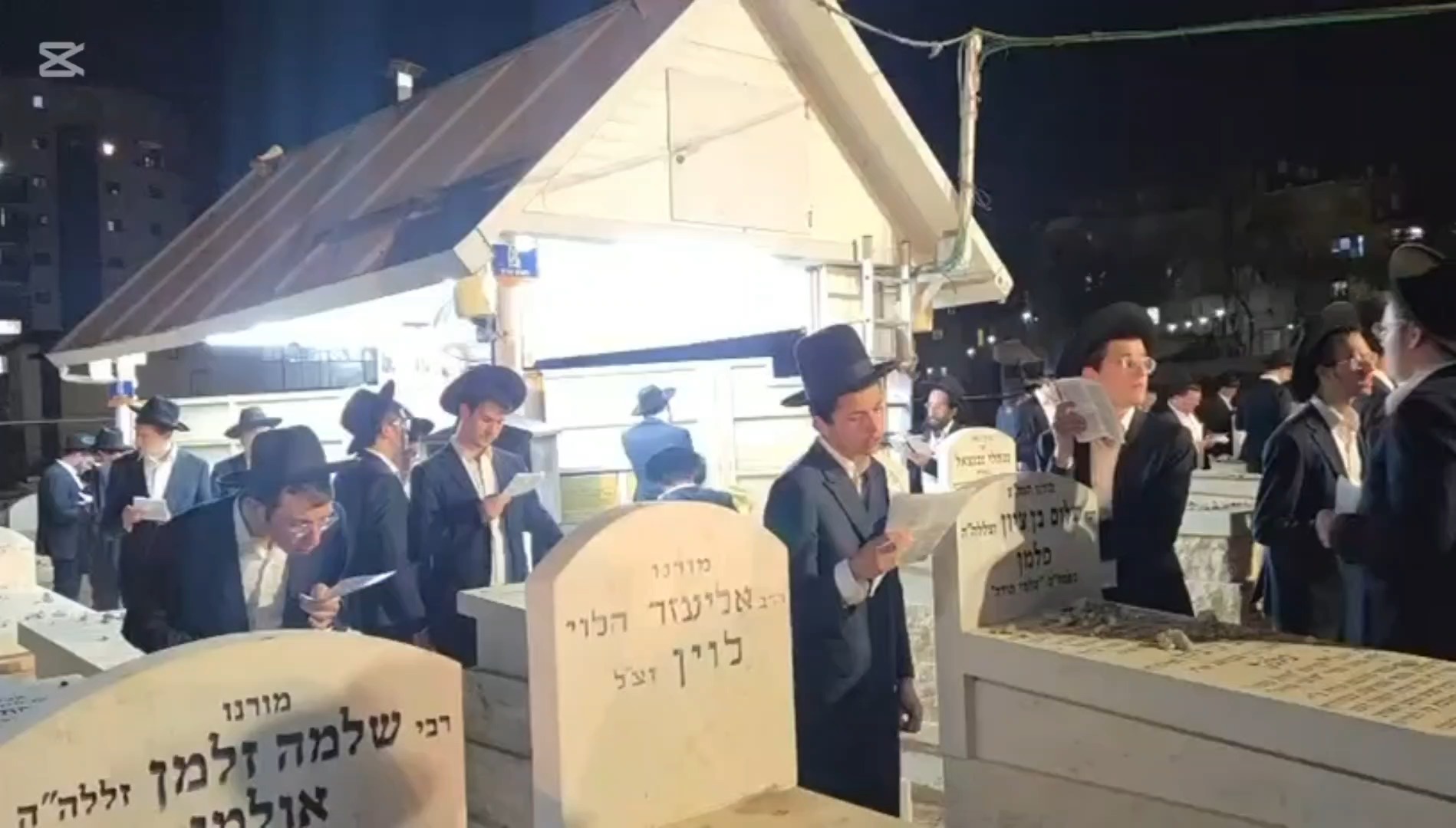 על רקע מאבק הפינוי מהגבעה: עצרת תפילה בקבר מייסד ישיבת פוניבז'