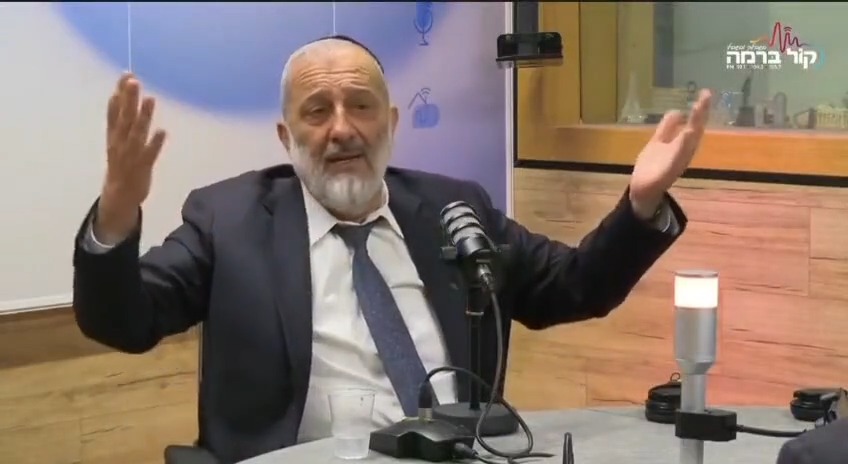 דרעי: "מי הסנהדרין שתקבע מי יישב וילמד ומי ילך לצבא?" | האופוזיציה רועשת