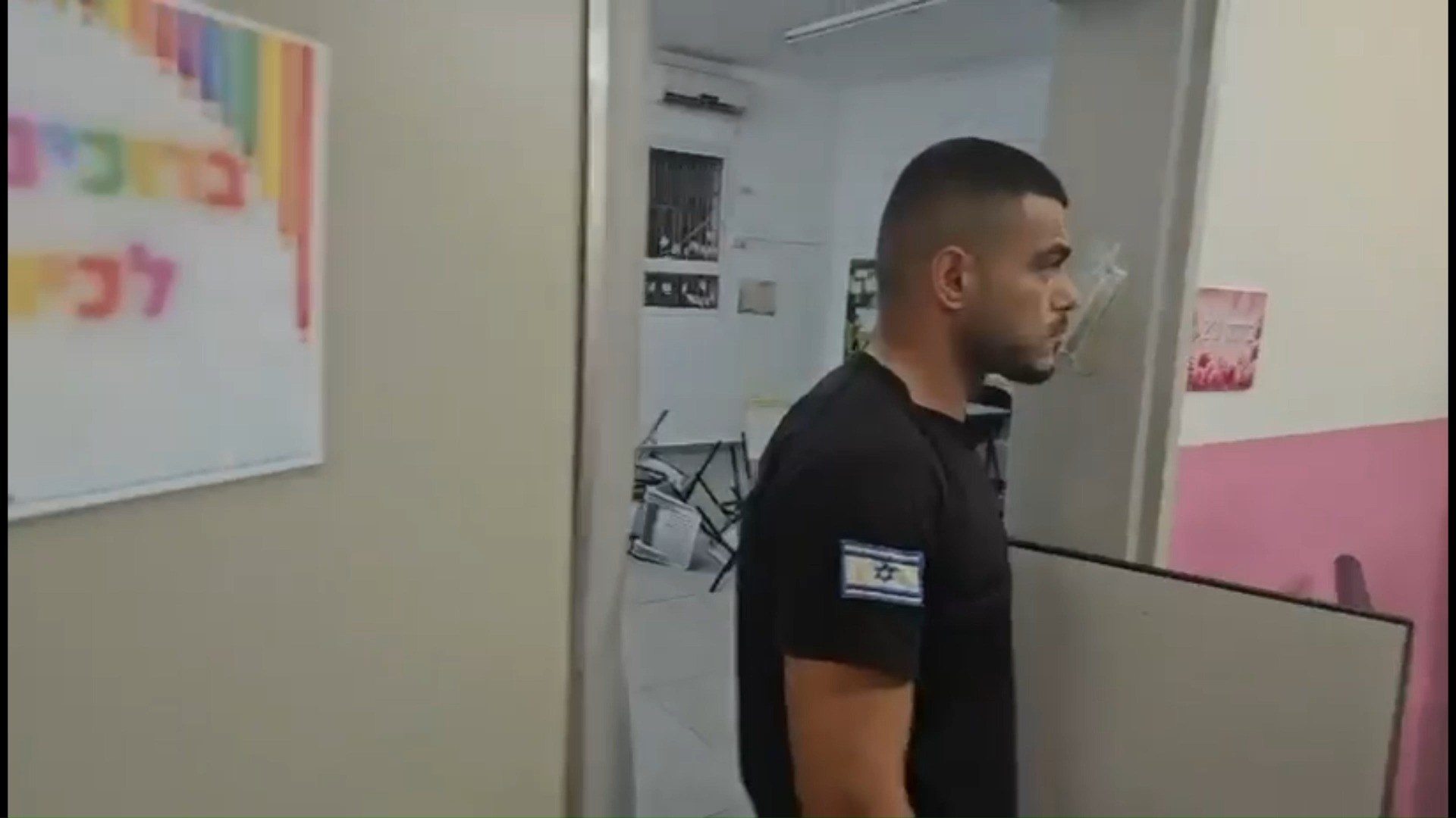 חיפה: פרצו לבית ספר חרדי ועקרו מזוזות – המשטרה הורתה להסתלק