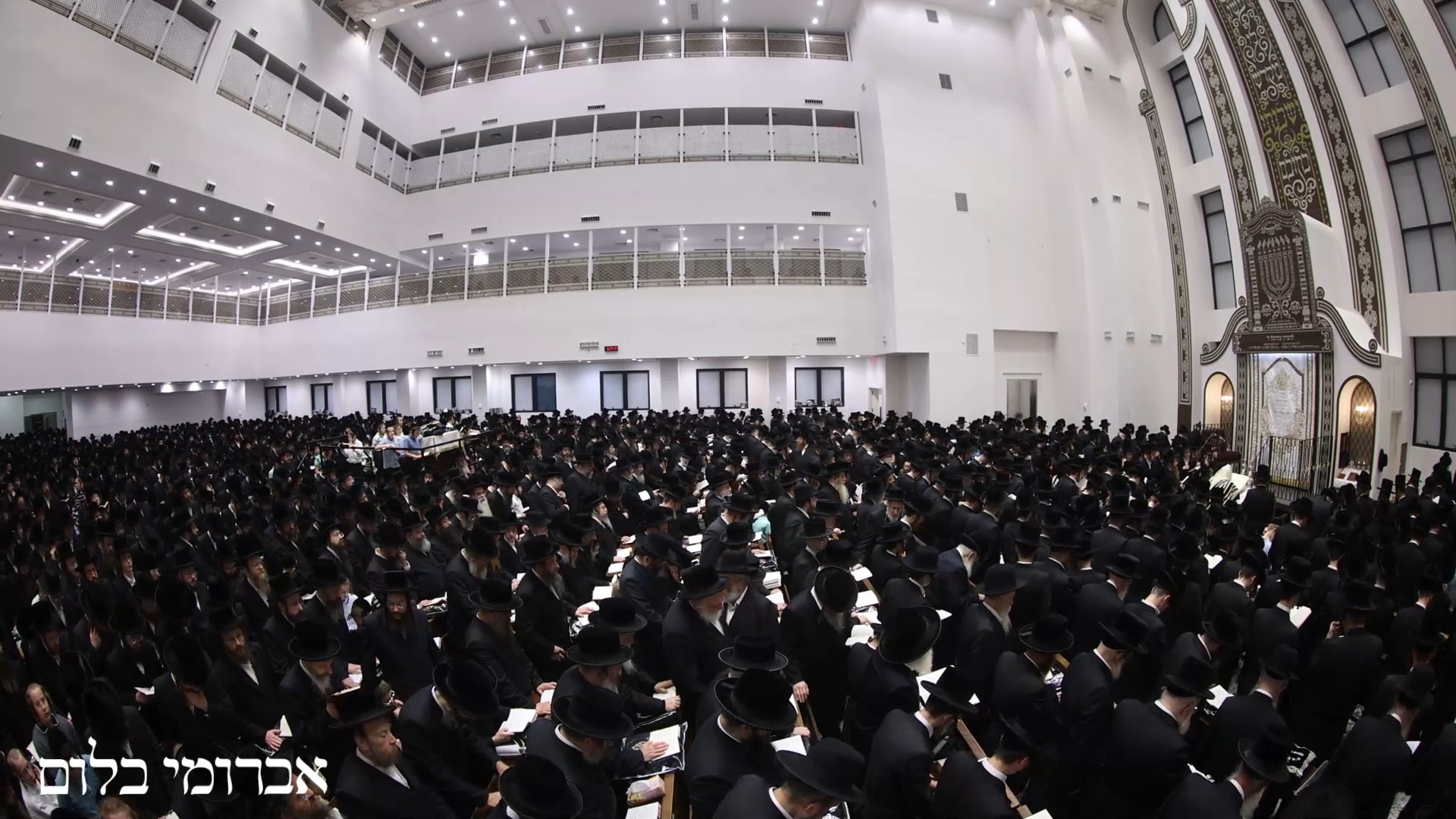 אלפי חסידים בסליחות ראשונות אצל האדמו"ר מבאבוב 45