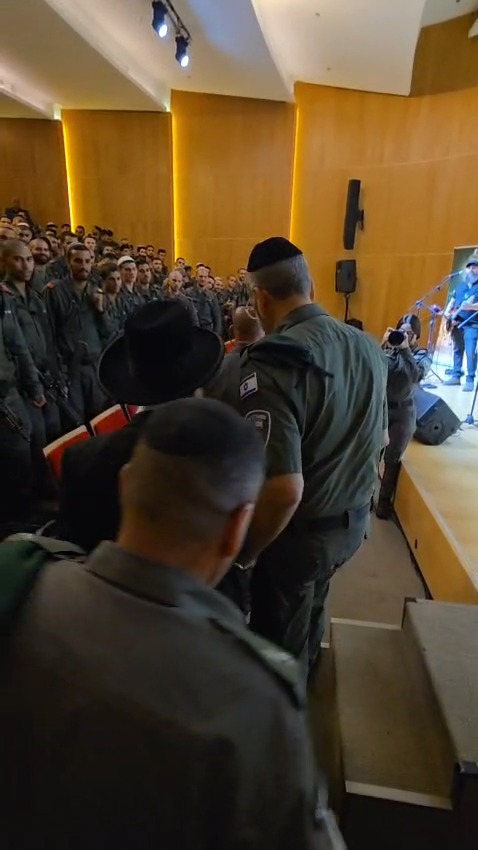 לוחמי מג"ב קיבלו את הגר"ר אלבז בשירה ובתרועות