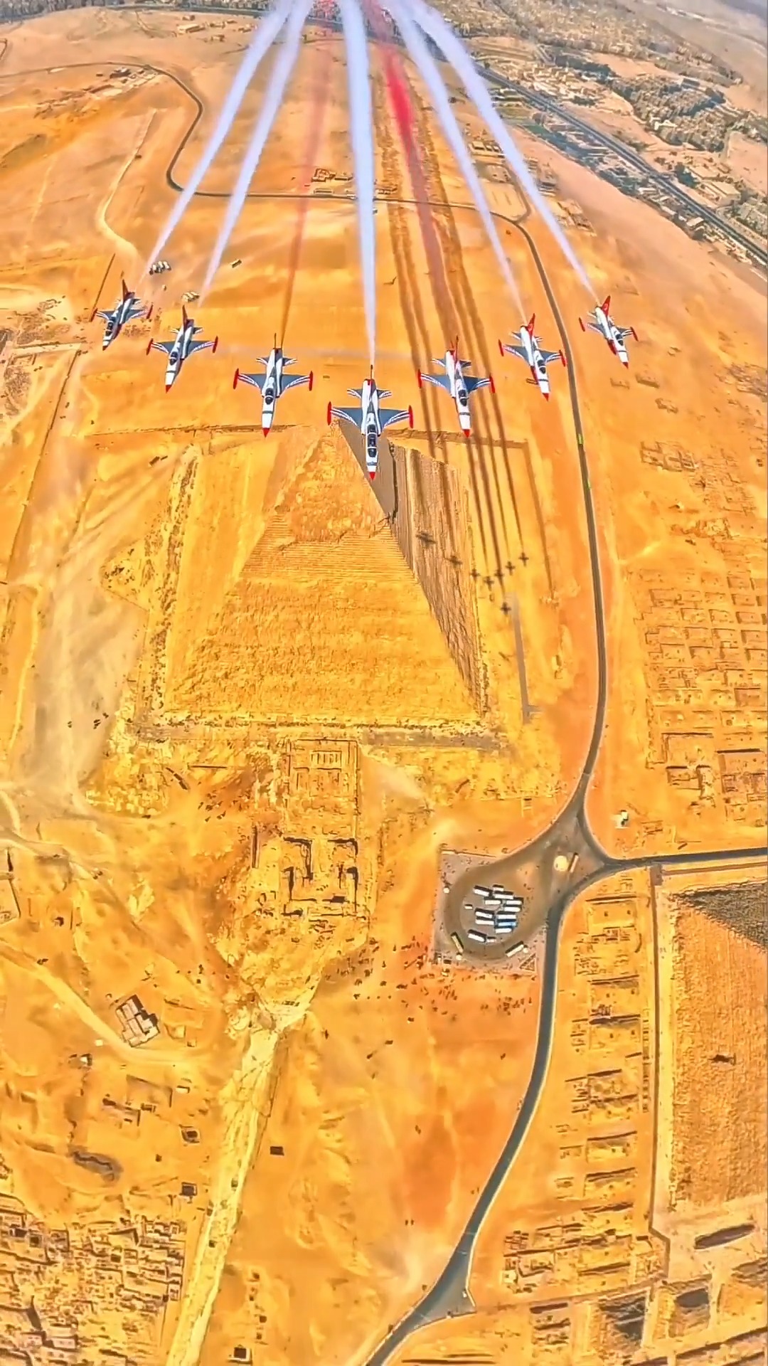 מאה מטוסי קרב במפגן דרמטי במצרים: ישראל פוקחת עין