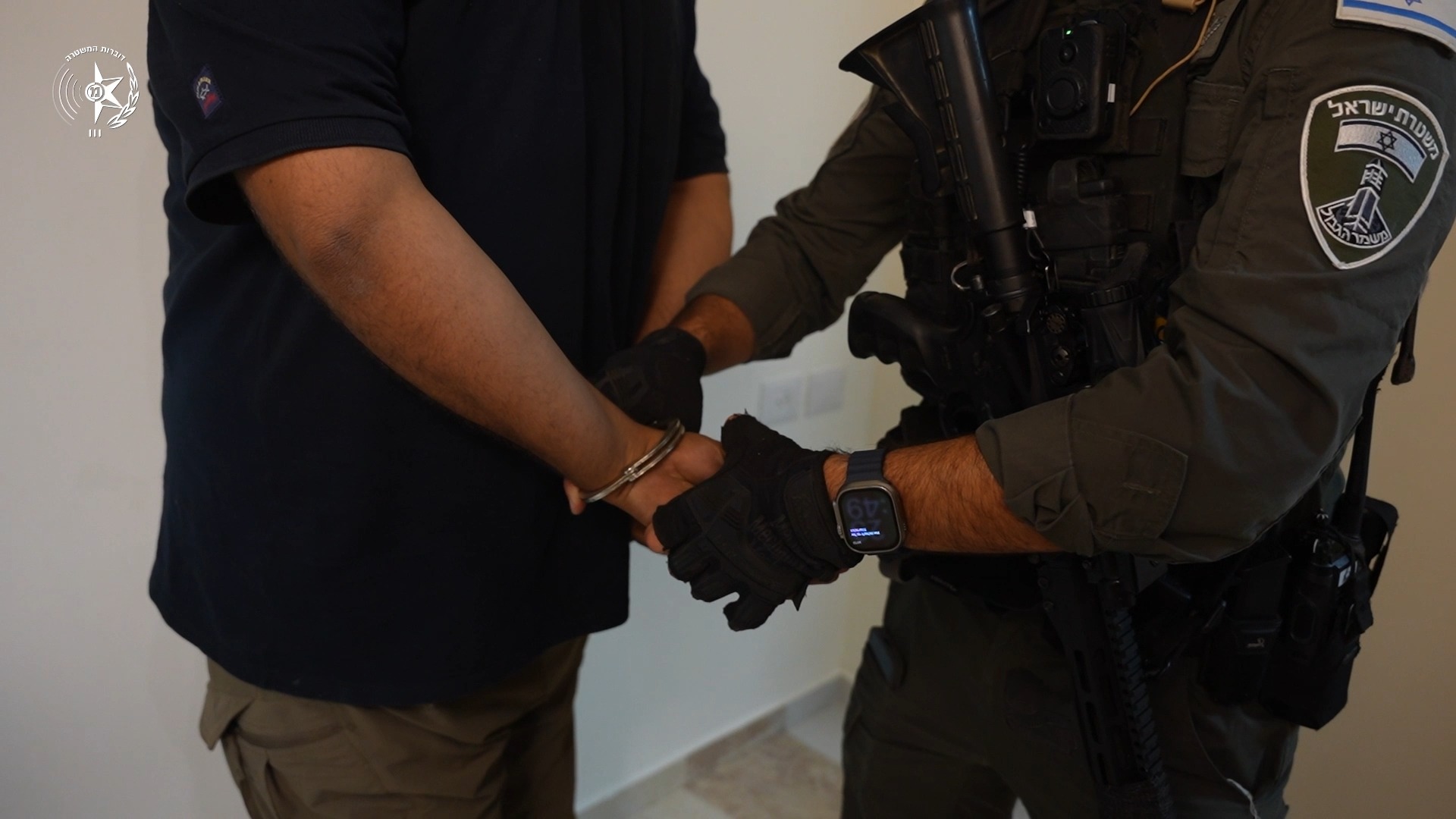 שלושה מבוקשים בפעילות טרור נעצרו בפשיטה לילית
