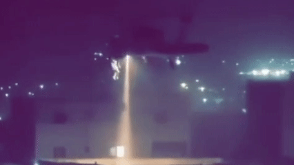 תיעוד חריג: לוחמי שייטת 13 משתלשלים ממסוק על גג מבנה