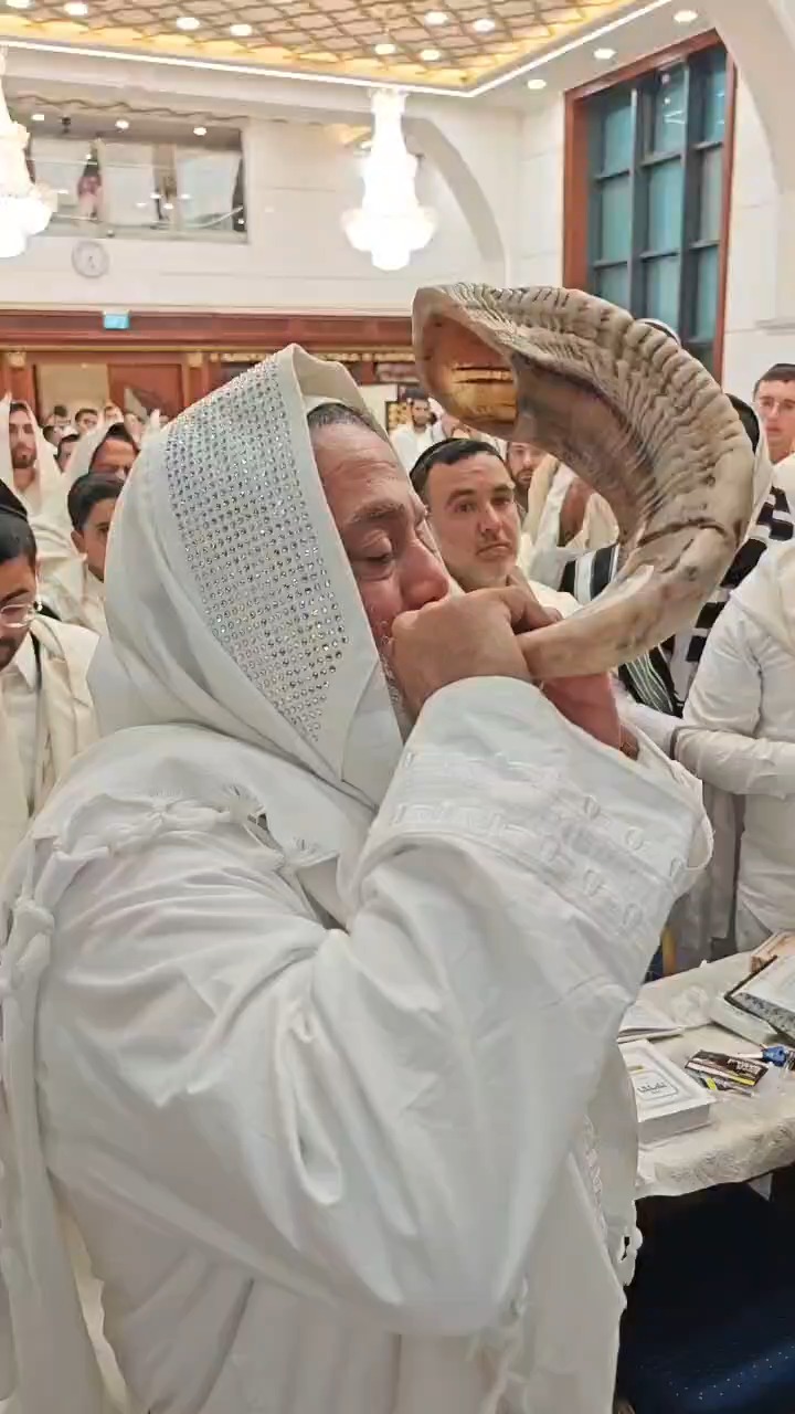 תקיעת השופר של הרב יגאל כהן במוצאי יום כיפור