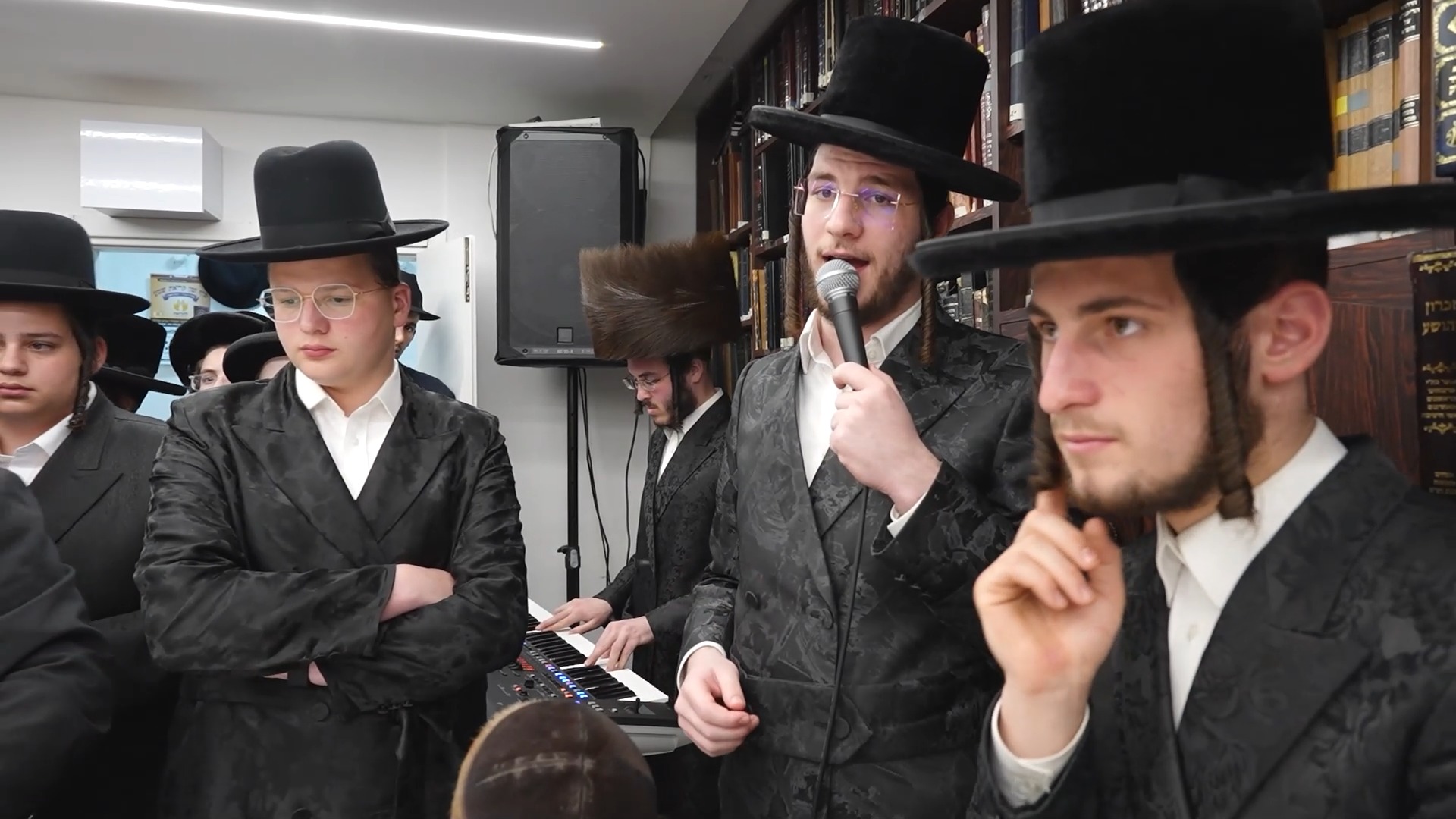 חצי מיליון דולר לכניסה: המעמד במעונו של הגר"מ שטרנבוך