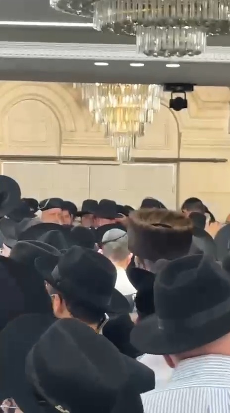 המונים ליוו את מיטת זקן המקובלים שעתיים לפני השבת והחג