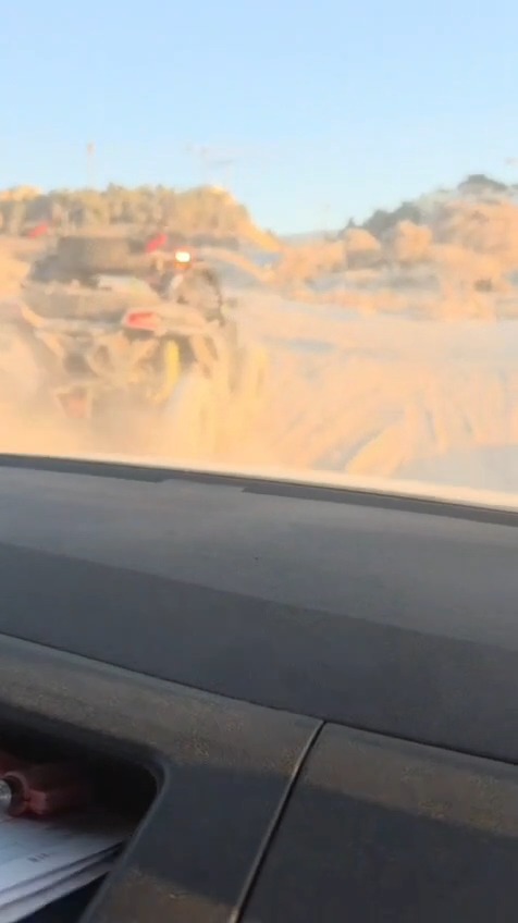 מרדף משטרתי ברכסים: רכב ללא לוחיות נמלט ממחסום