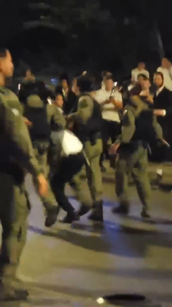 11 נעצרו במהומות אלימות בירושלים: שוטרת נפצעה מבקבוק
