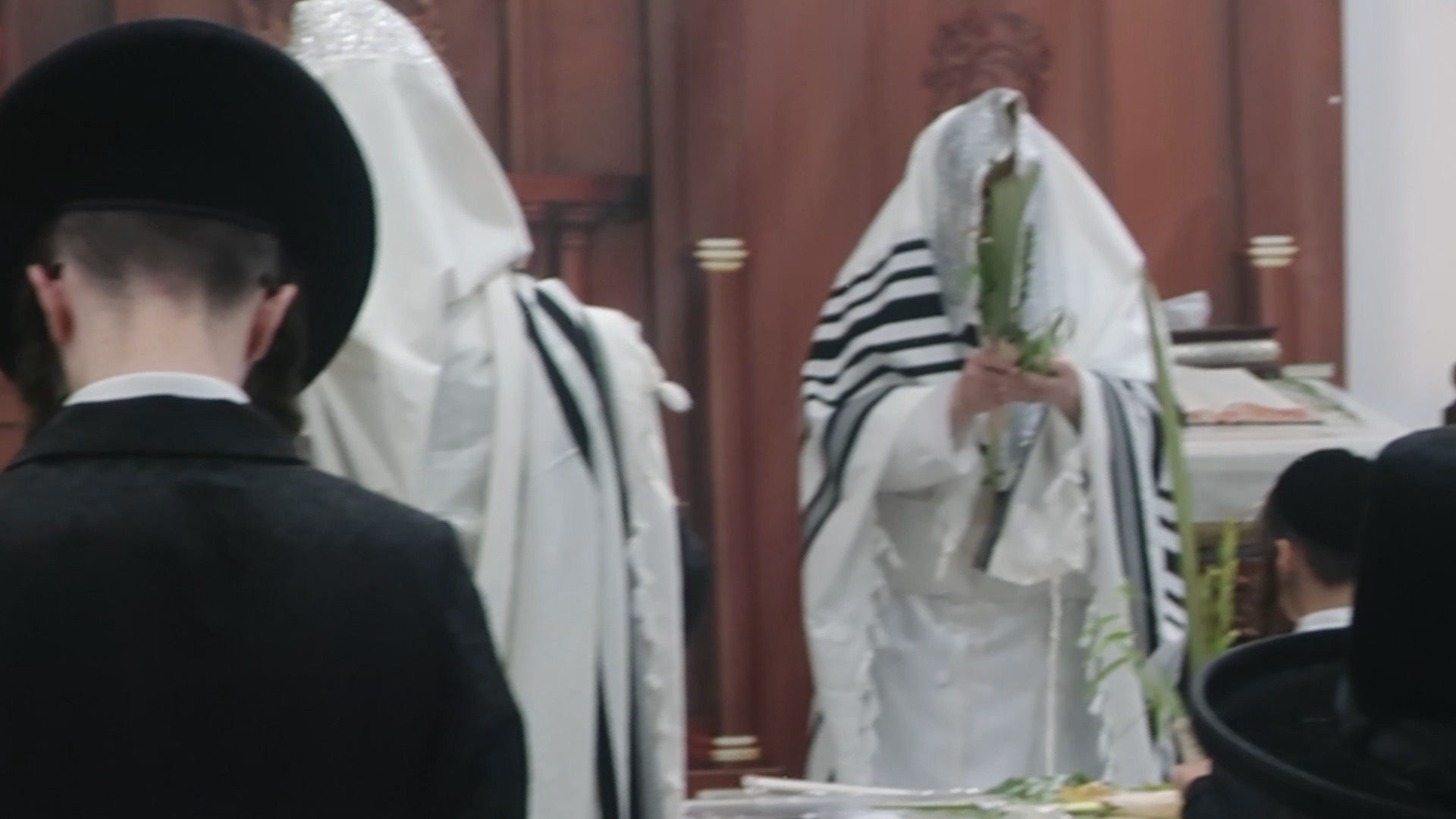 האדמו"ר מדינוב רקד עם המלחין שניגוניו הפכו לנכס צאן ברזל