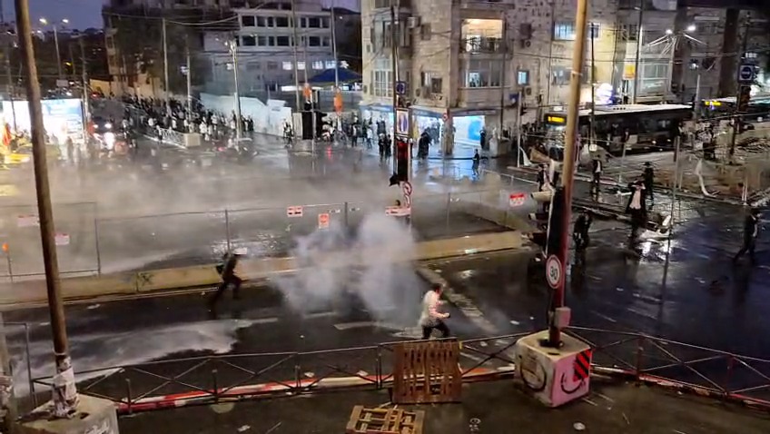 שני מפגינים נפצעו מרימוני הלם בהפגנת הפלג בירושלים
