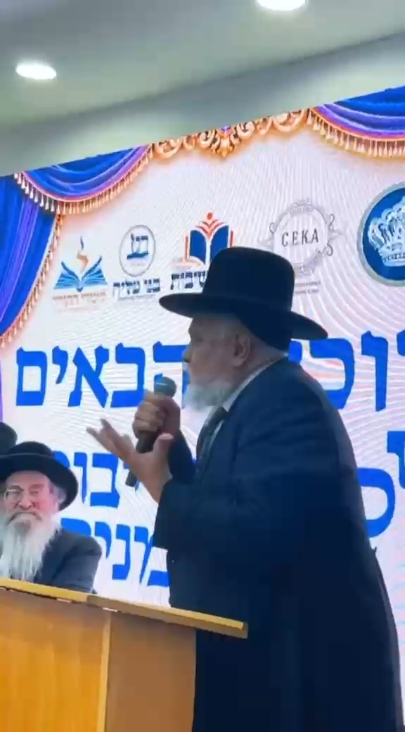 400 בחורי ישיבות בפריז: בחוץ הפגנות, בפנים מעמד מרומם