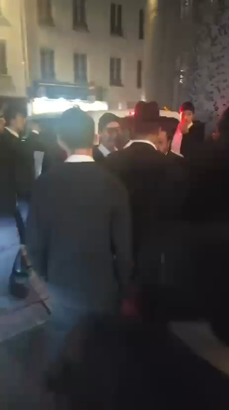400 בחורי ישיבות בפריז: בחוץ הפגנות, בפנים מעמד מרומם