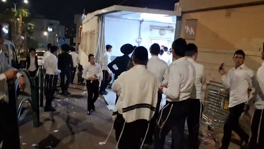 התפרעות במודיעין עילית: שברו חלונות והשליכו גז בכינוס ש״ס