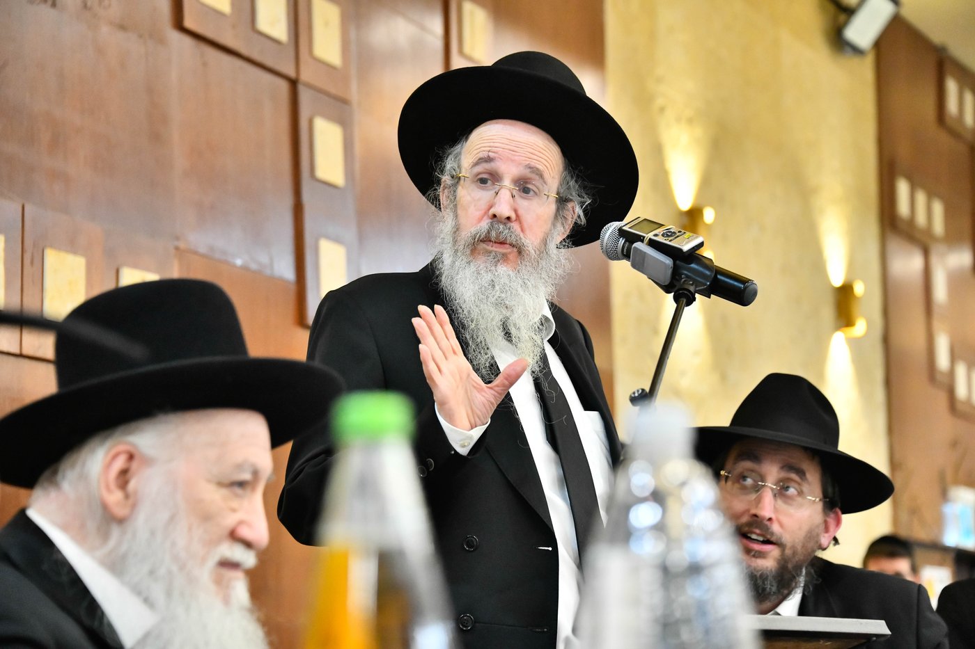 מסיבת חנוכה בישיבת פוניבז'