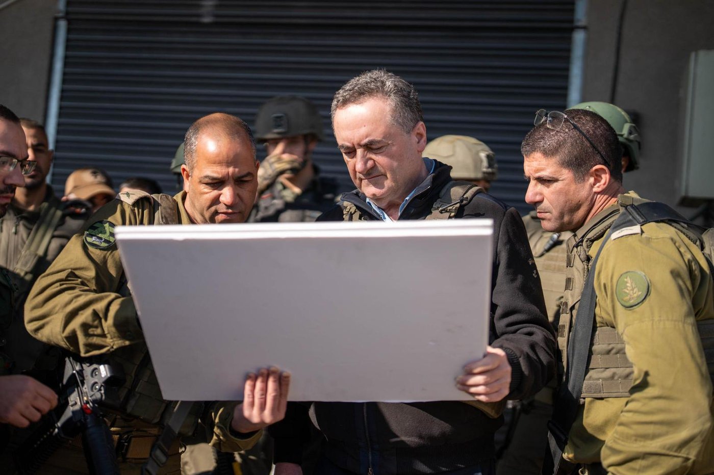 שר הביטחון כ"ץ פגש את האזרח הגיבור בזירת הפיגוע