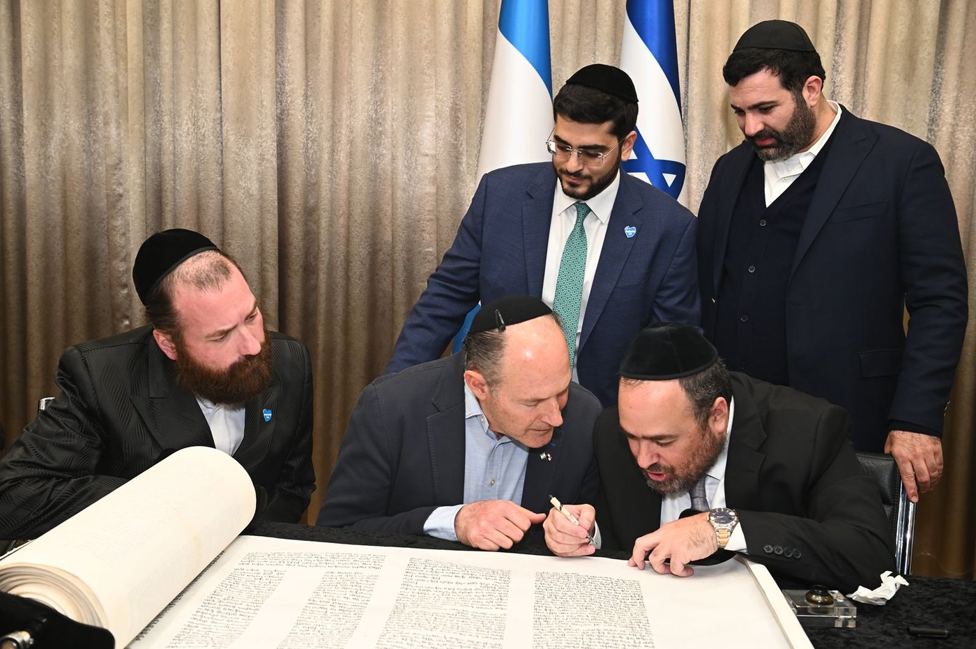 הכנסת ספר תורה ל'רחשי לב'