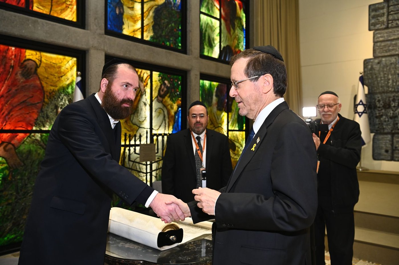 הכנסת ספר תורה ל'רחשי לב'