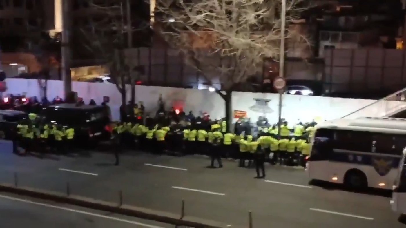 המשטרה והצבא הנשיאותי, שעות לפני המעצר