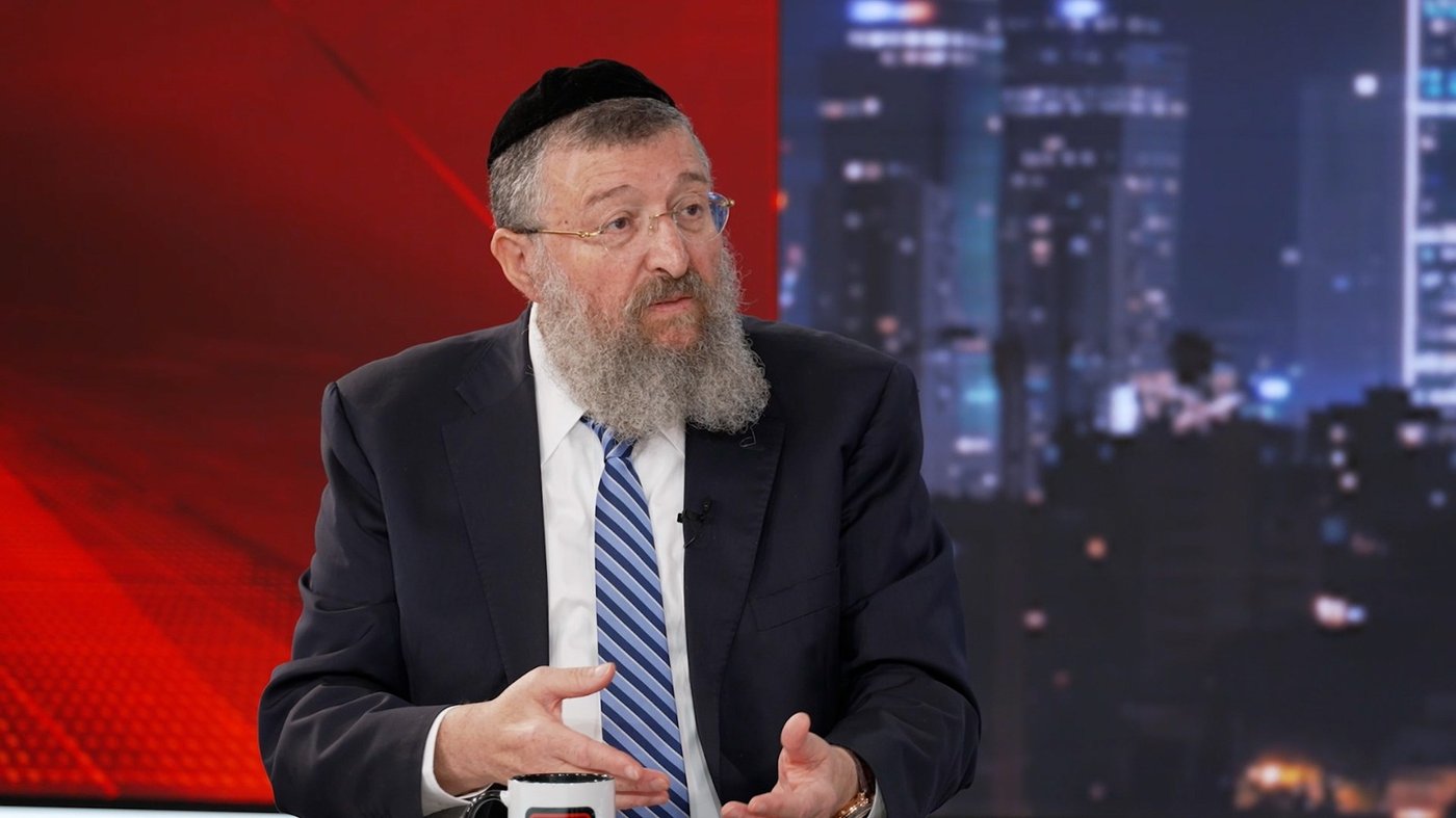 השר יואב בן צור באולפן
