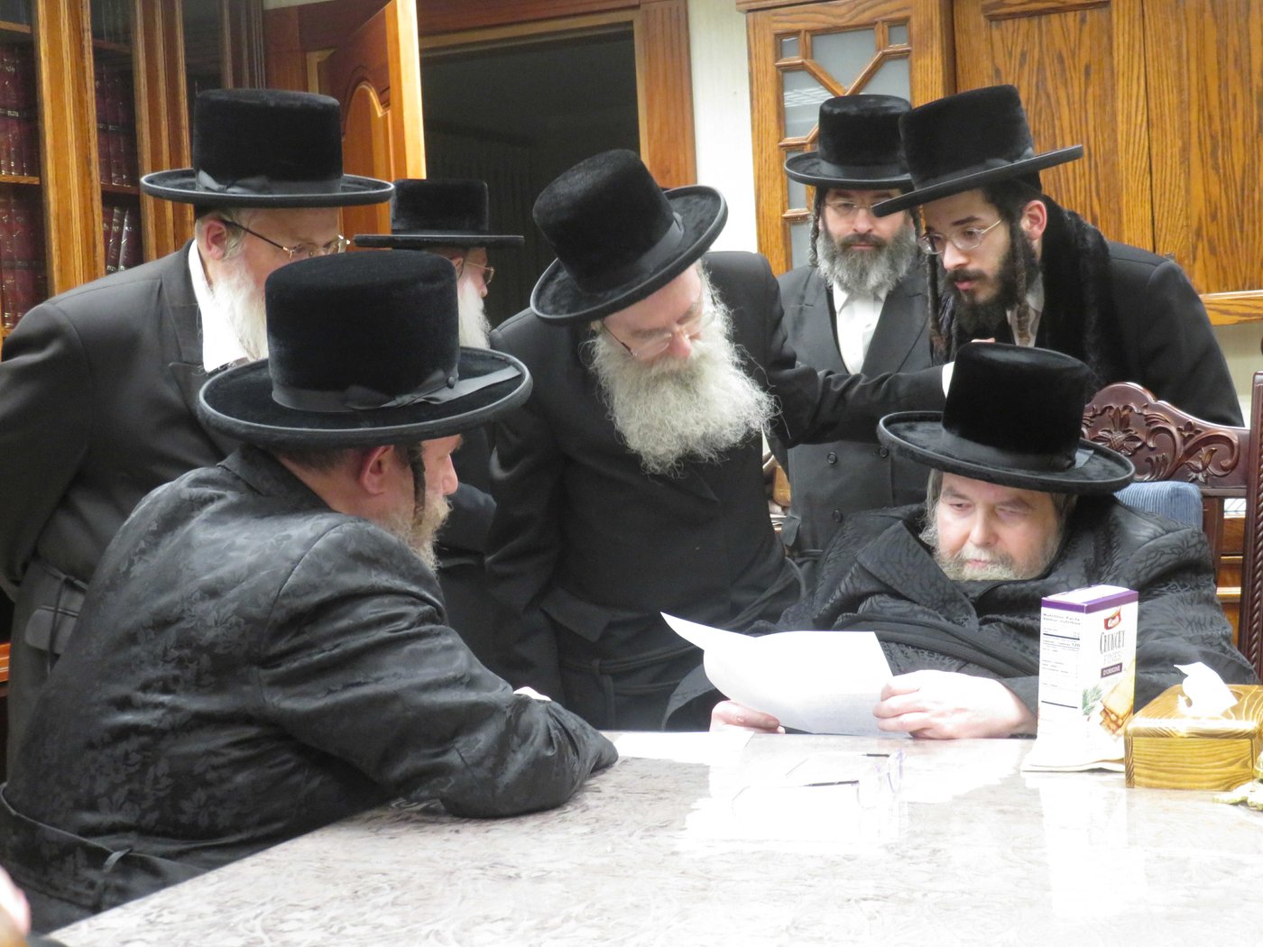 הגה"צ רבי יעקב מרדכי הגר בביקור אצל האדמו"ר מבעלזא