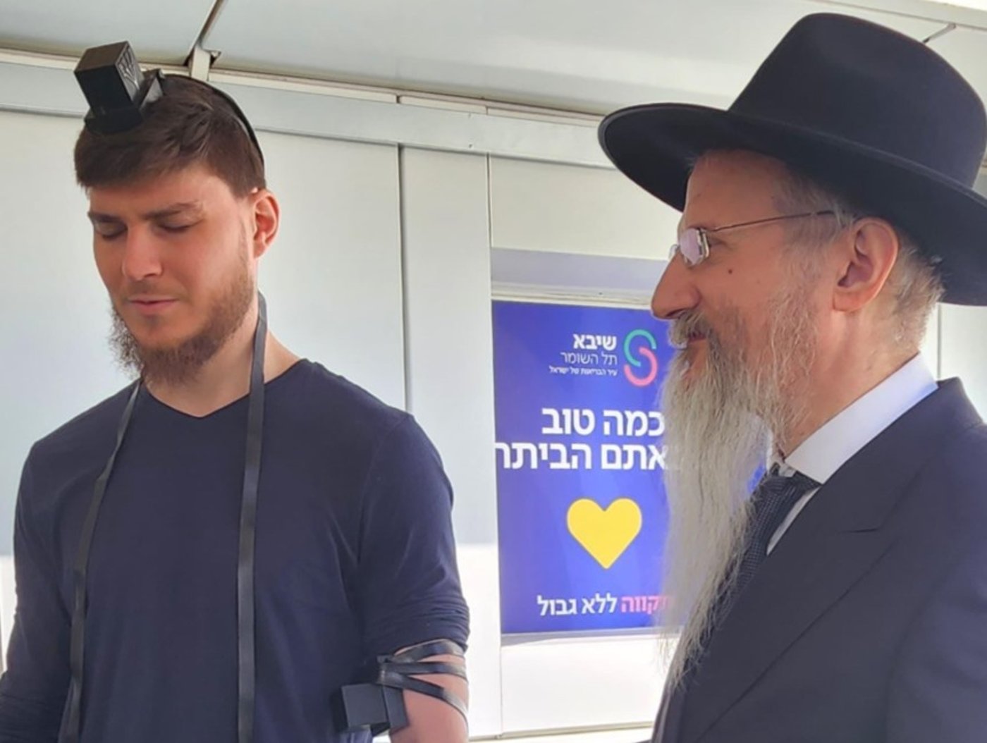 התשובה היהודית: אלכסנדר טרופנוב הניח תפילין - יממה אחרי שחרורו מהשבי בעזה