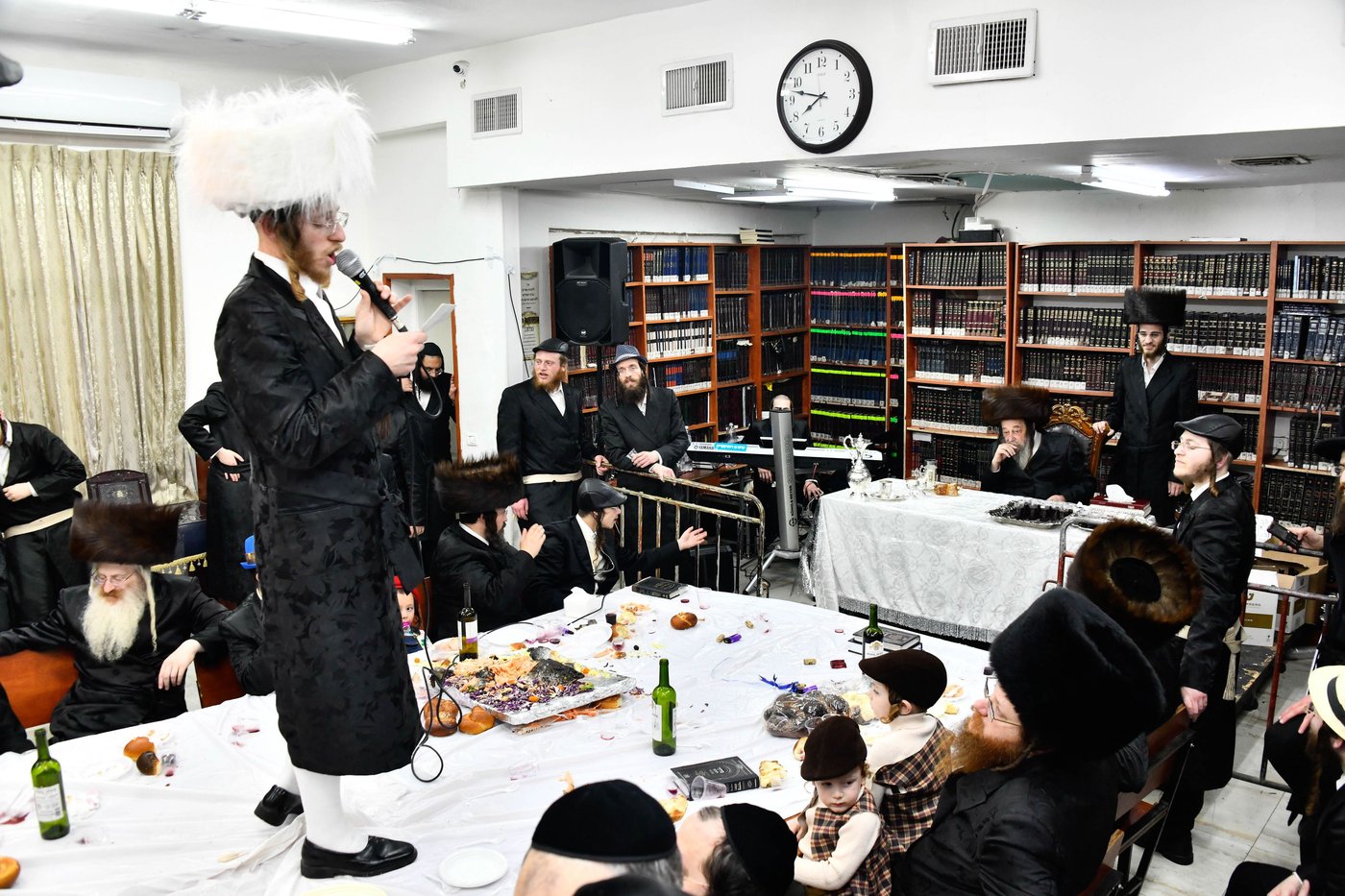 פורים בחצה"ק זוויעהיל