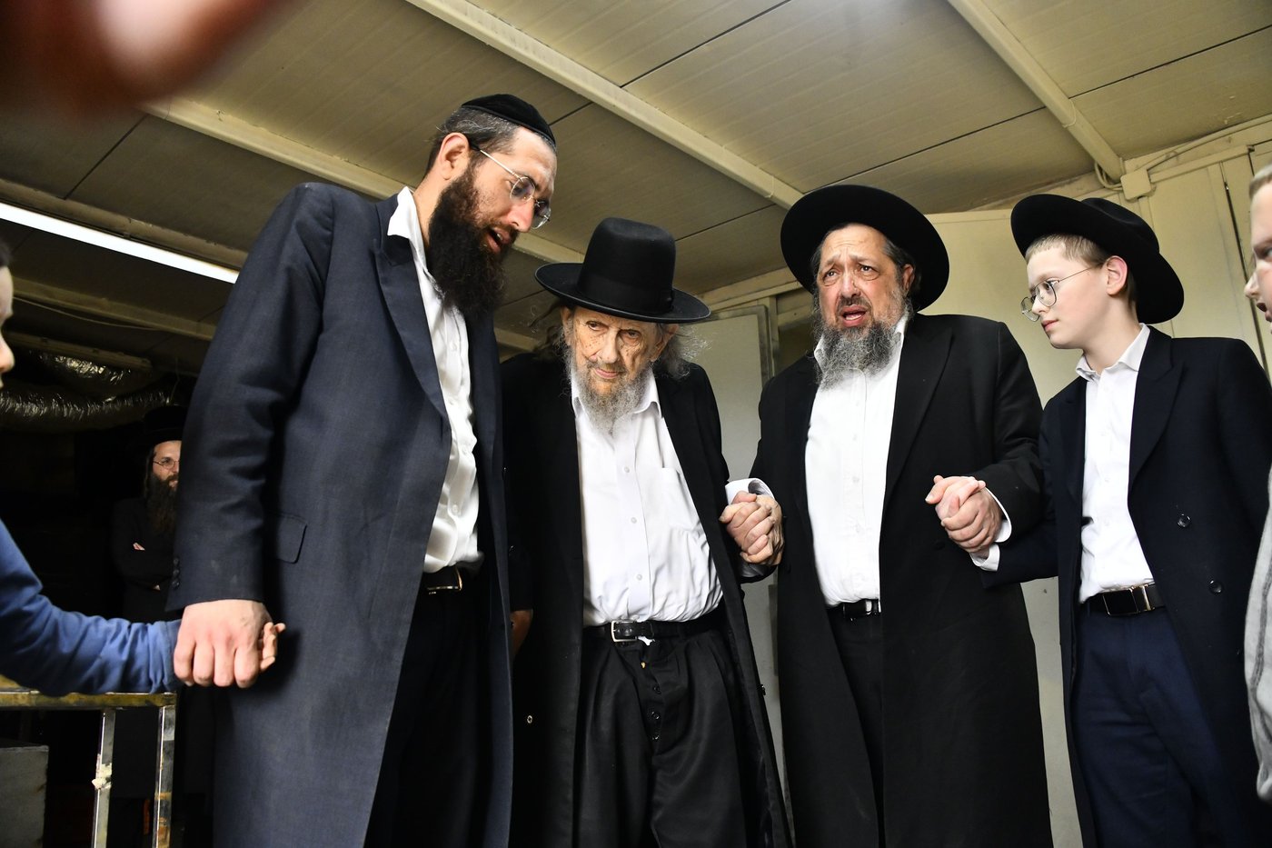 הגה"צ רבי אלטר דוד חיים שטרן באפיית מצות