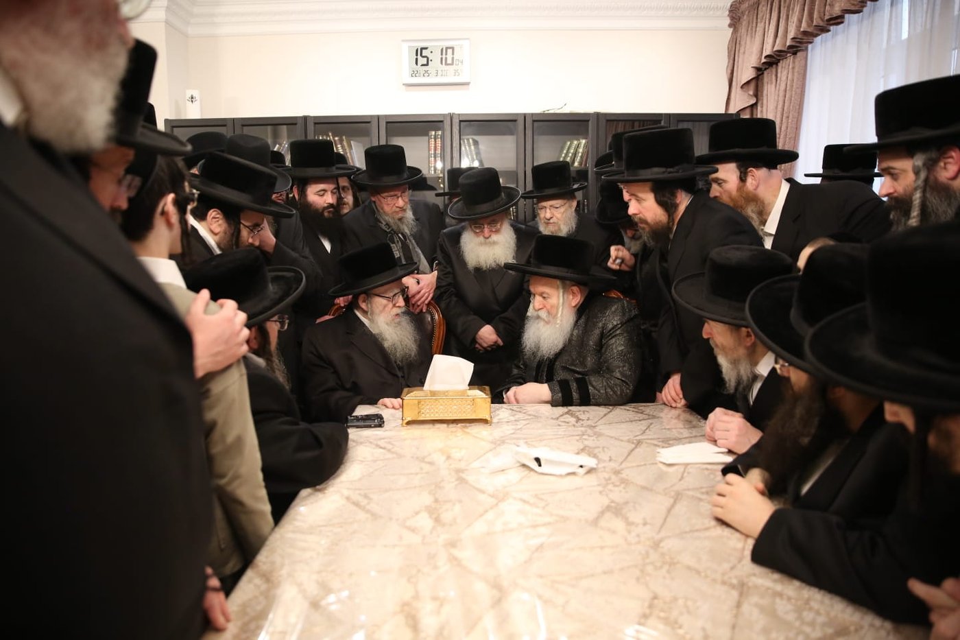 האדמו"ר מפשעווארסק בביקור אצל האדמו"ר מבאבוב 