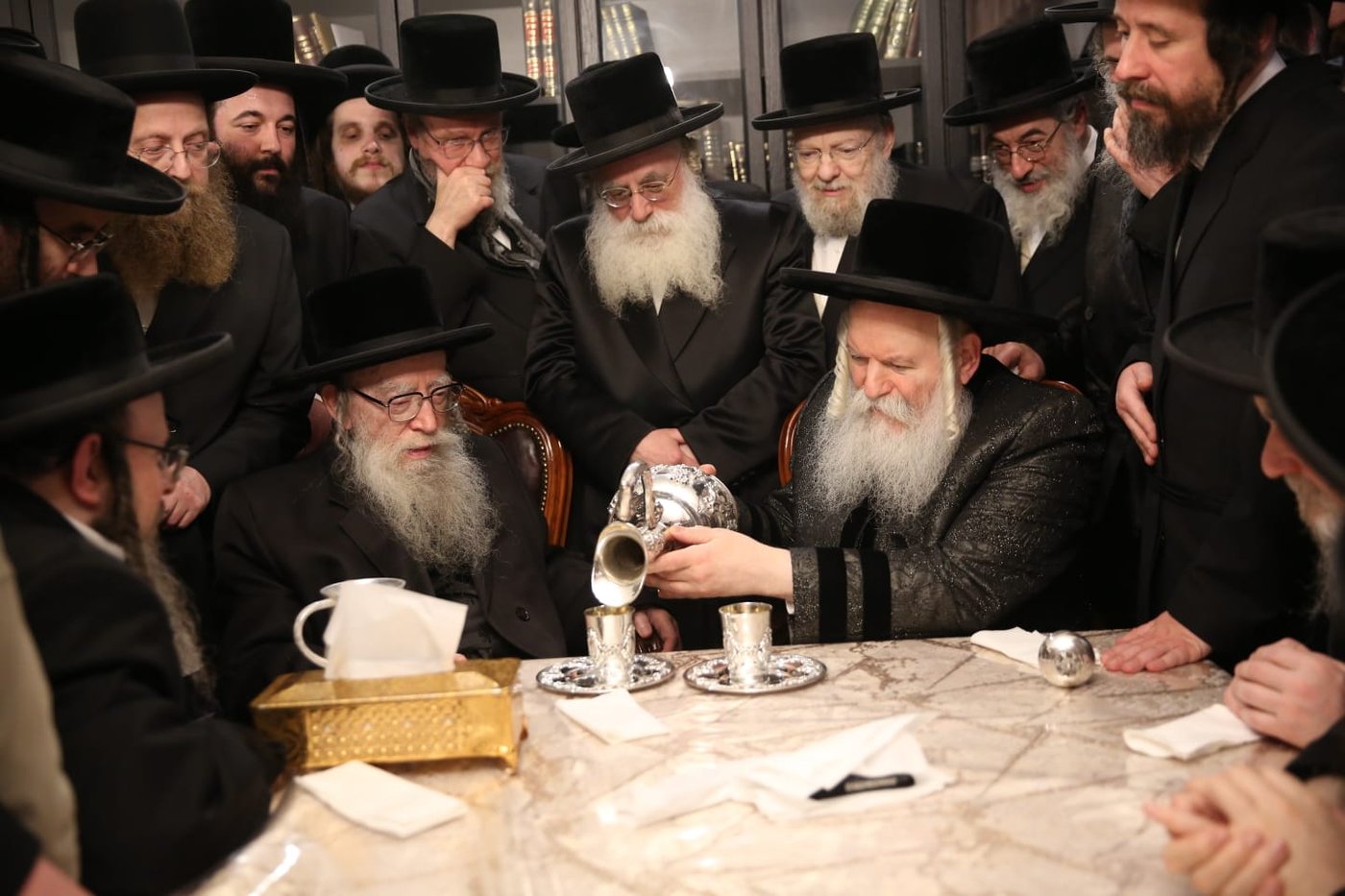 האדמו"ר מפשעווארסק בביקור אצל האדמו"ר מבאבוב 