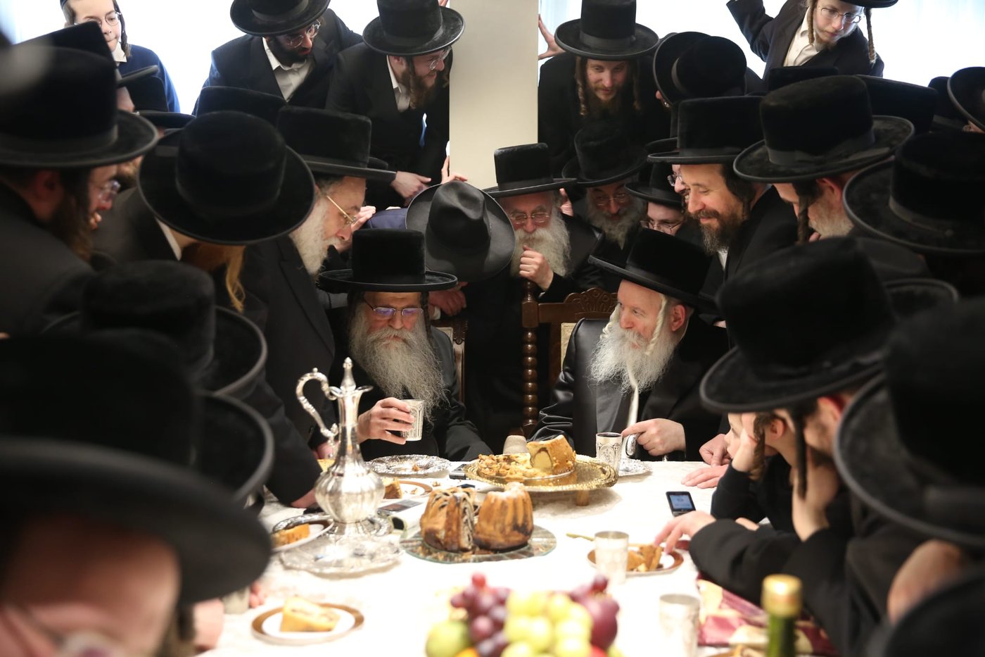האדמו"ר מבאבוב בביקור אצל הגה"צ רבי אהרן שיף גאב"ד אנטווערפן