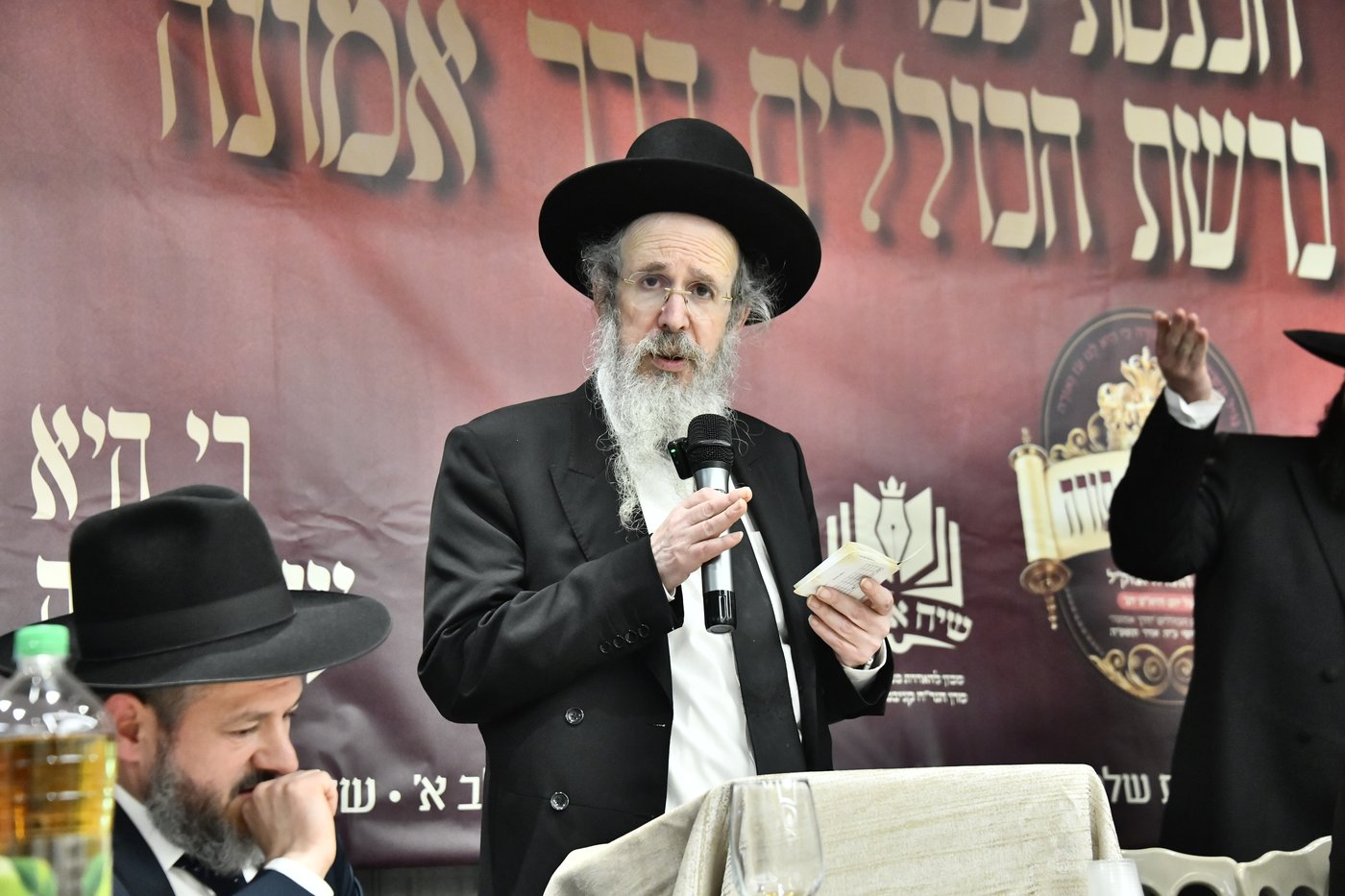 הכנסת ס"ת לביתו של הגר"ח קנייבסקי זצ"ל