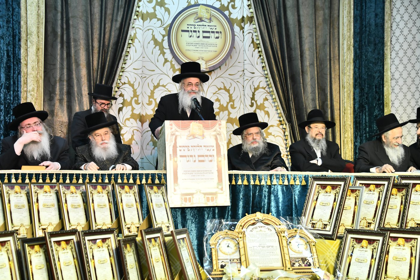 חלוקת פרסים בת"ת הבעש"ט בפ"ת