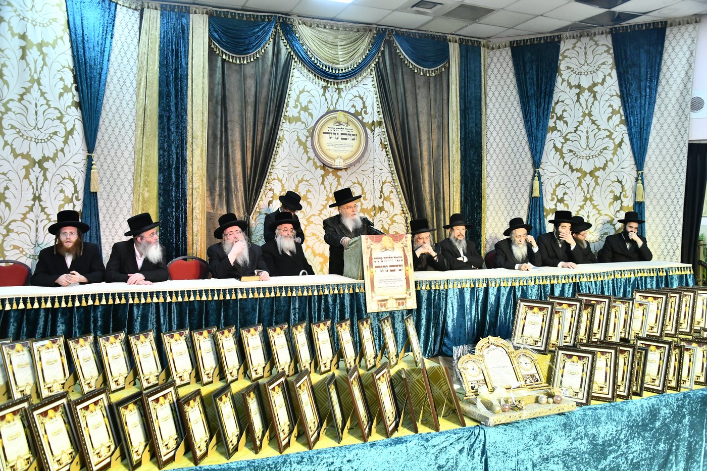 חלוקת פרסים בת"ת הבעש"ט בפ"ת