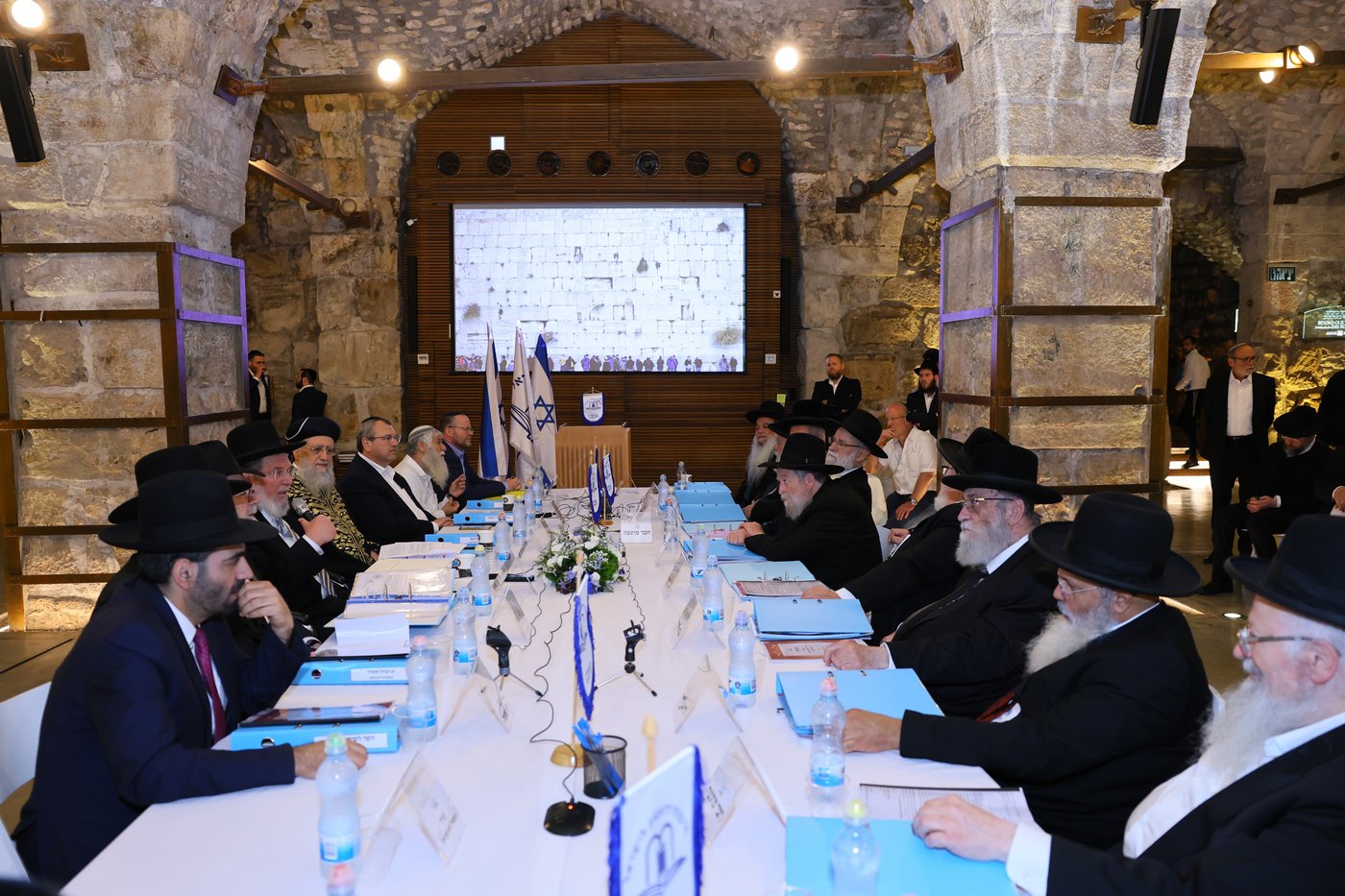 ישיבת מועצת הרבנות הראשית במנהרות הכותל
