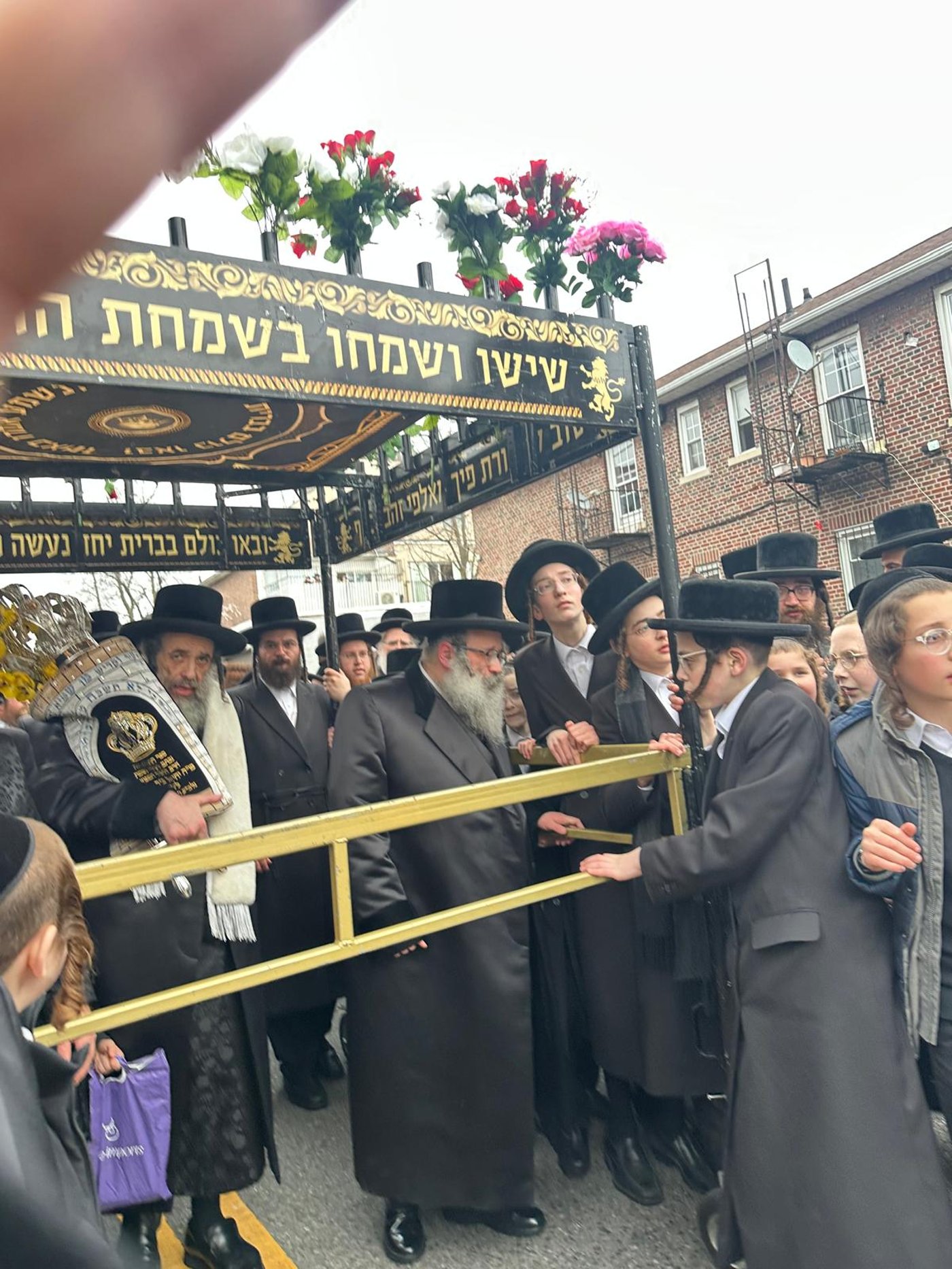 הכנסת ספר תורה לביהמ"ד ויז'ניץ בורו פארק
