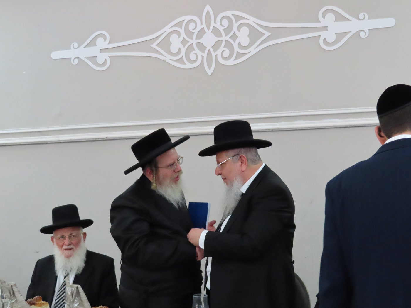 שמחת נישואי בן הגר"צ אשכנזי עם בת הגר"ש לוי