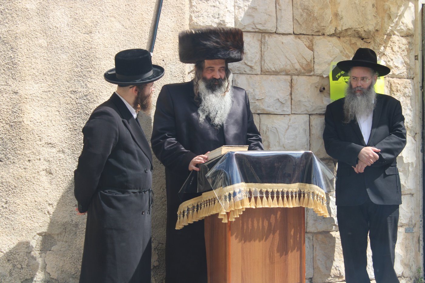 האדמו"ר מזוטשקא בשריפת חמץ