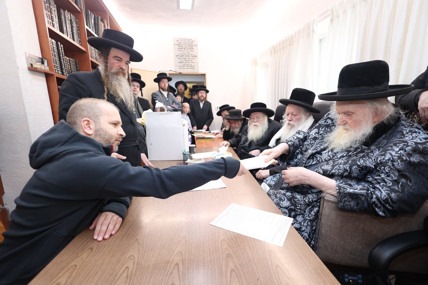 מכירת חמץ בלשכת בד"ץ העדה החרדית