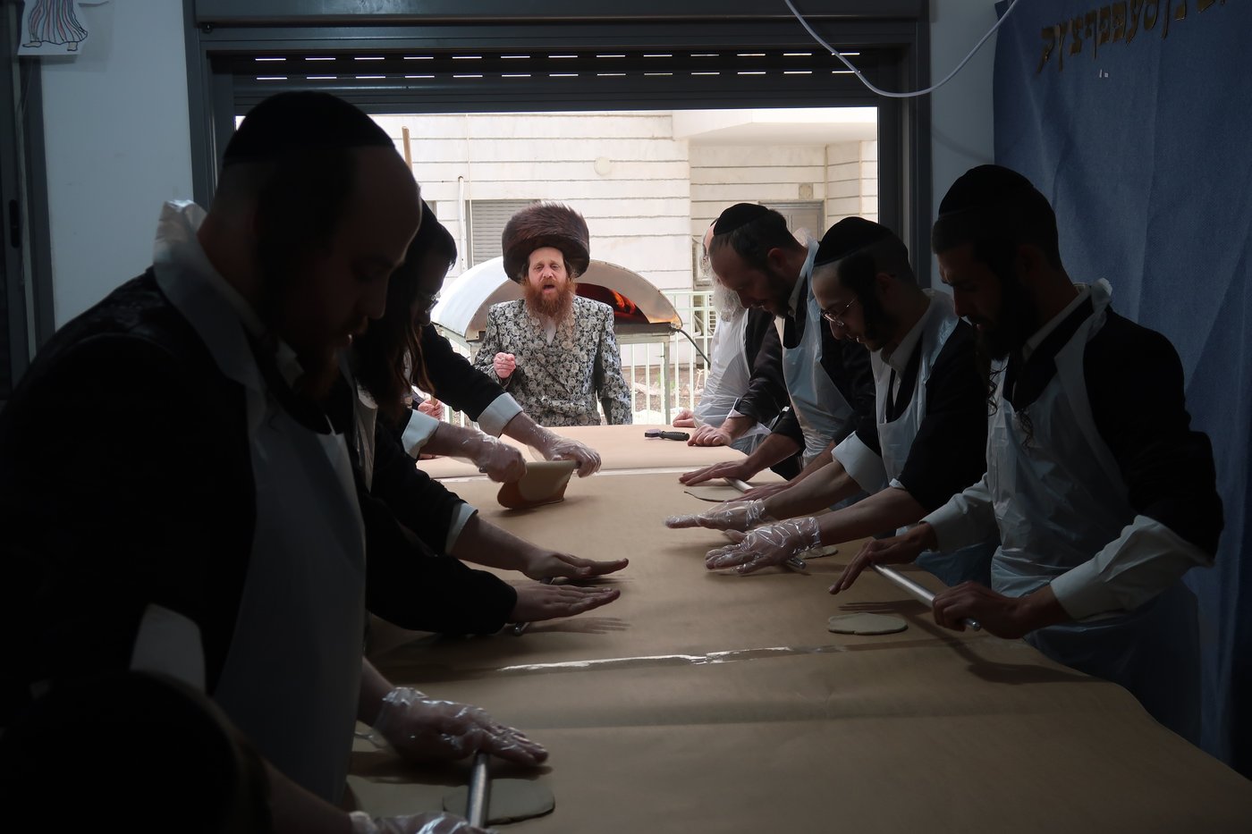 האדמו"ר ממיאלען באפיית מצות
