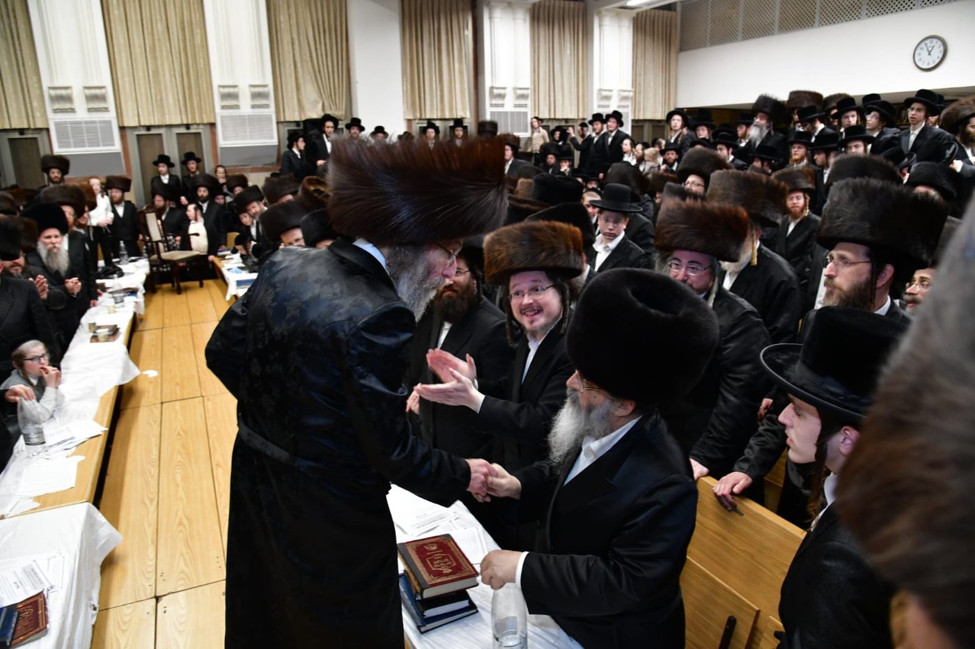 הרה"צ רבי אלימלך בידרמן בחול המועד פסח באשדוד