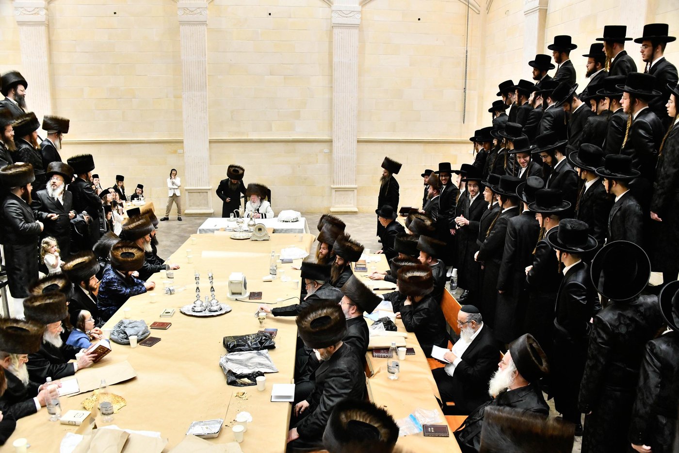 טיש נעילת החג בחצה"ק פרמישלאן