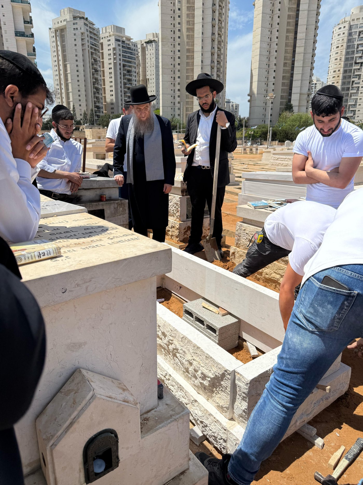 מעמד גילוי מצבה אצל הגר"מ מאזוז זצ"ל