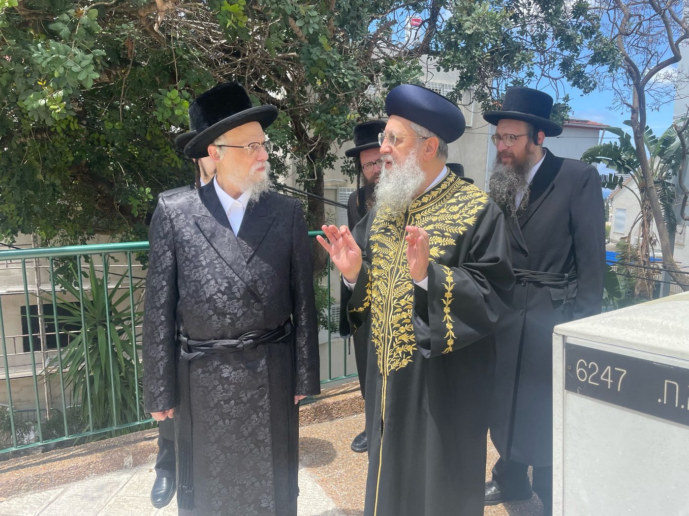 הראשל"צ הגאון רבי דוד יוסף בביקור אצל האדמו"ר מסערט ויז'ניץ