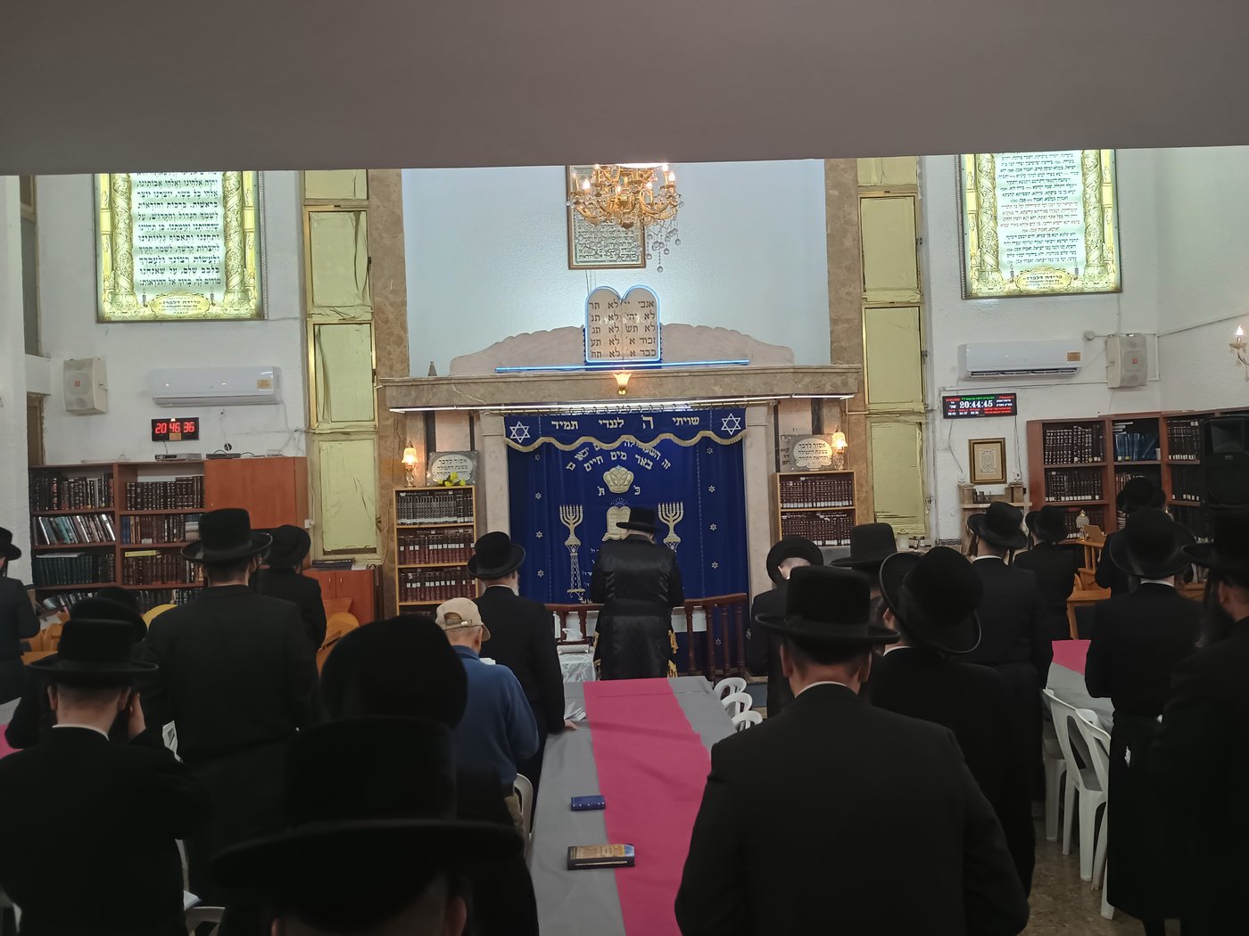 האדמו"ר מזוטשקא בבית מדרשו של זקינו הרה"ק רבי איתמר מנדבורנה זצ"ל