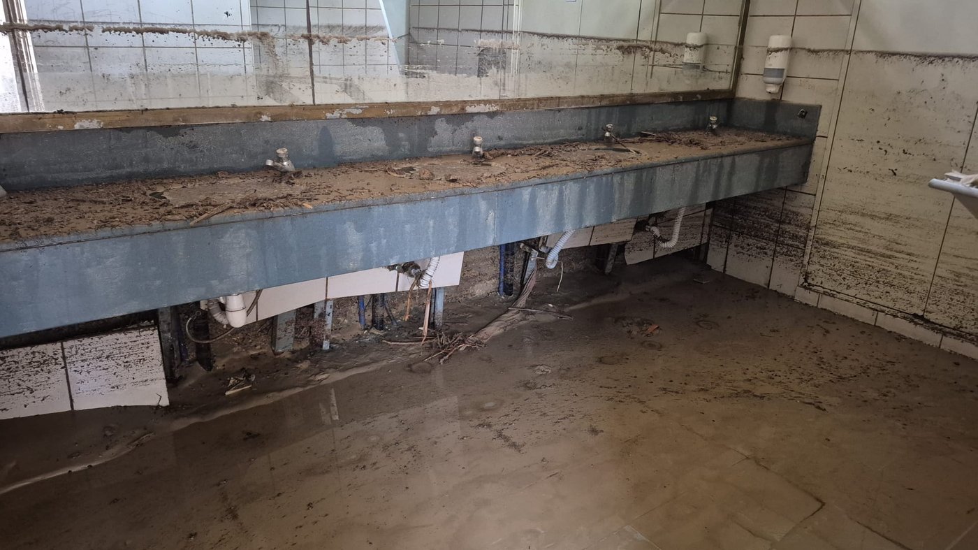 נזק למבנה השירותים בשמורת הטבע עין גדי