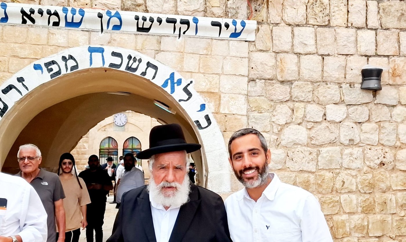 הגר"ש מחפוד בתפילה באתרא קדישא מירון